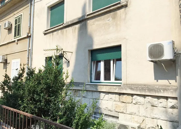 Martea * Split